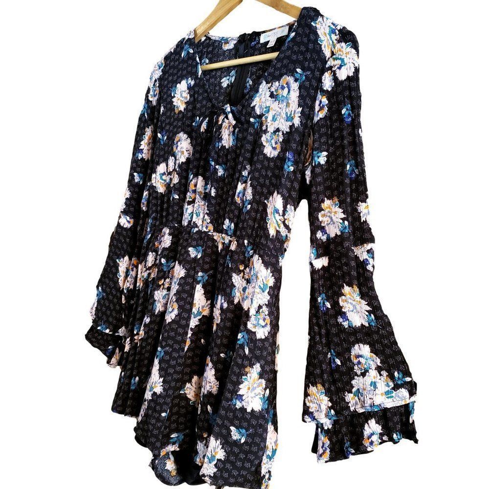 love, Fire Boho Floral Bell Sleeve Romper ~ Black SZ M